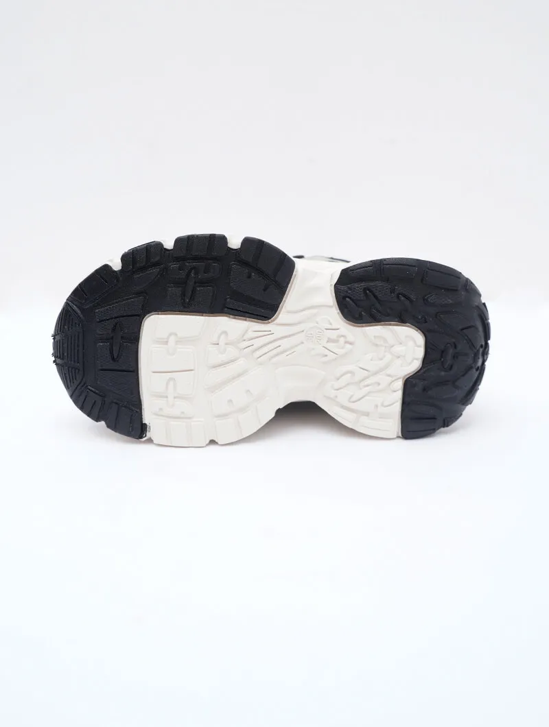 Baskets lacées et scratchées